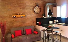 Lovely & Bright Vila Olimpica Beach Apartment